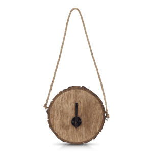 Crochet sur rondin de bois avec corde
