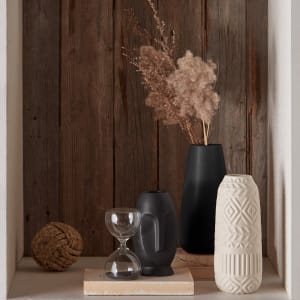 Vase noir mat minimaliste